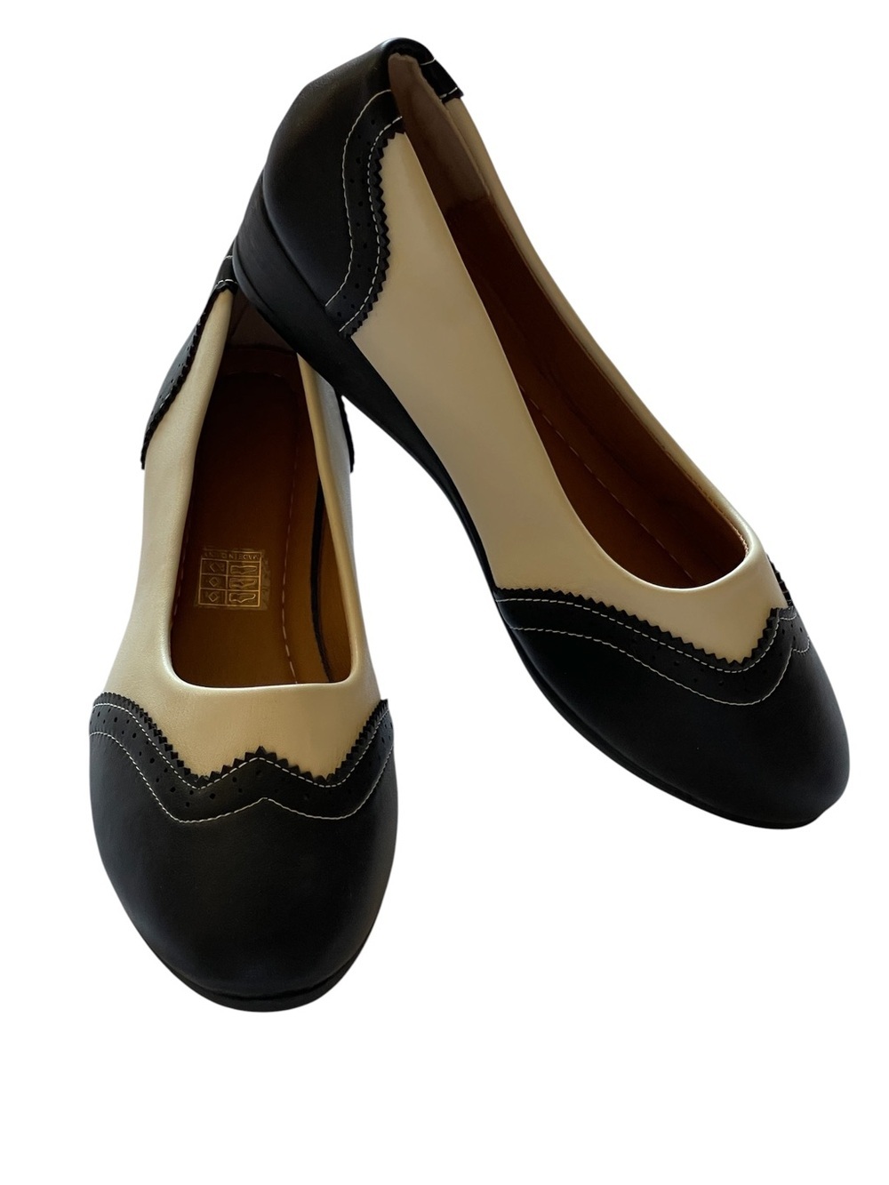 Two-Tone Black and Cream Classic Round-Toe Ballet Flats SZ 8.5 EUC